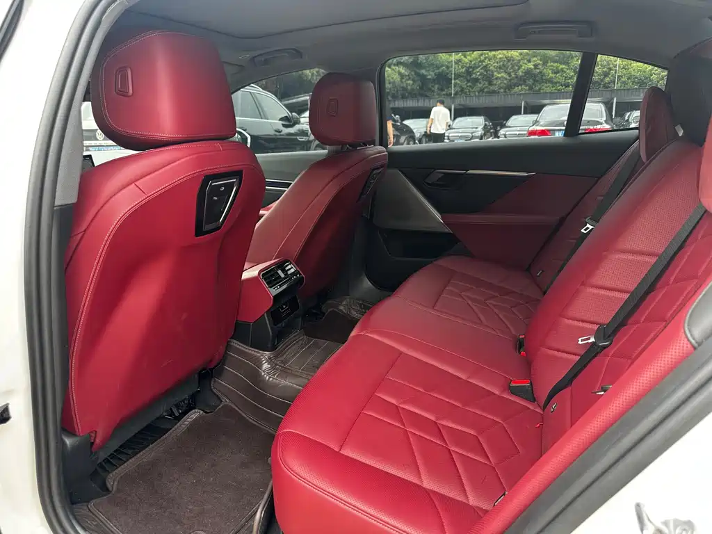 BMW 5 Series 2025