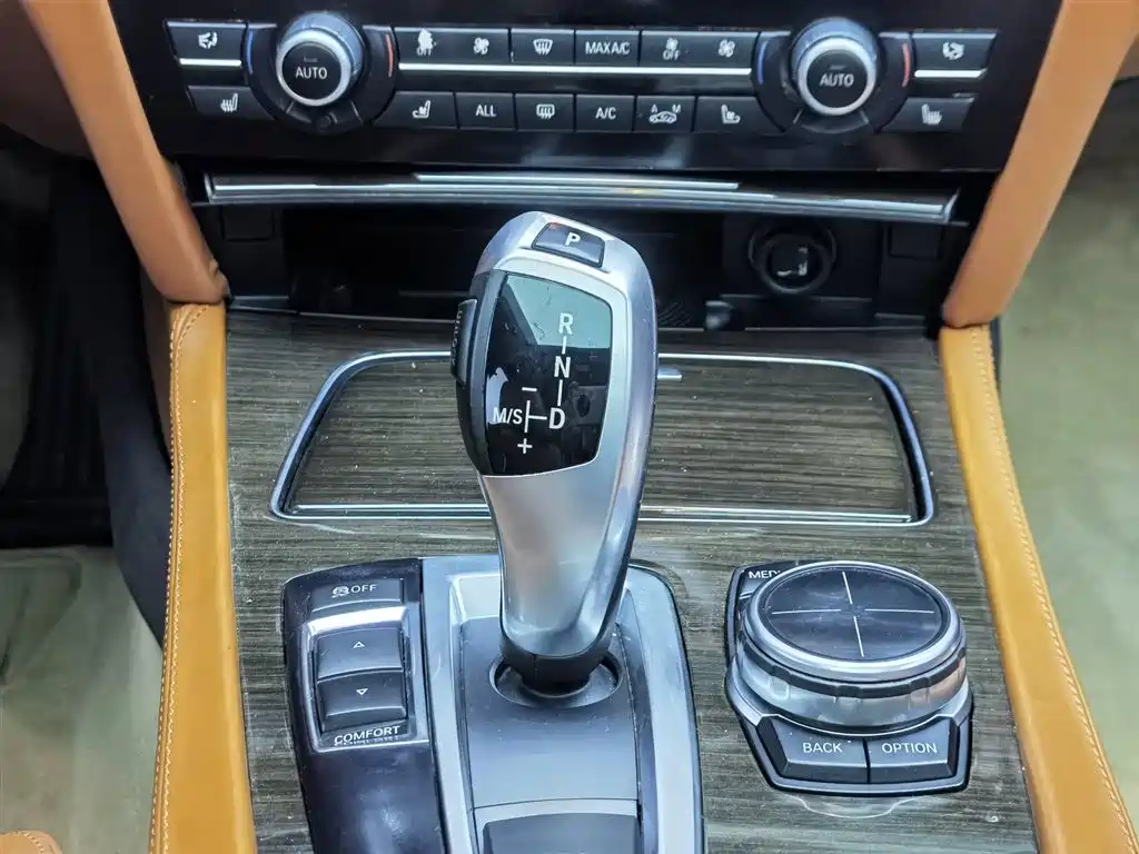 BMW 7 Series 2014 — фото 13