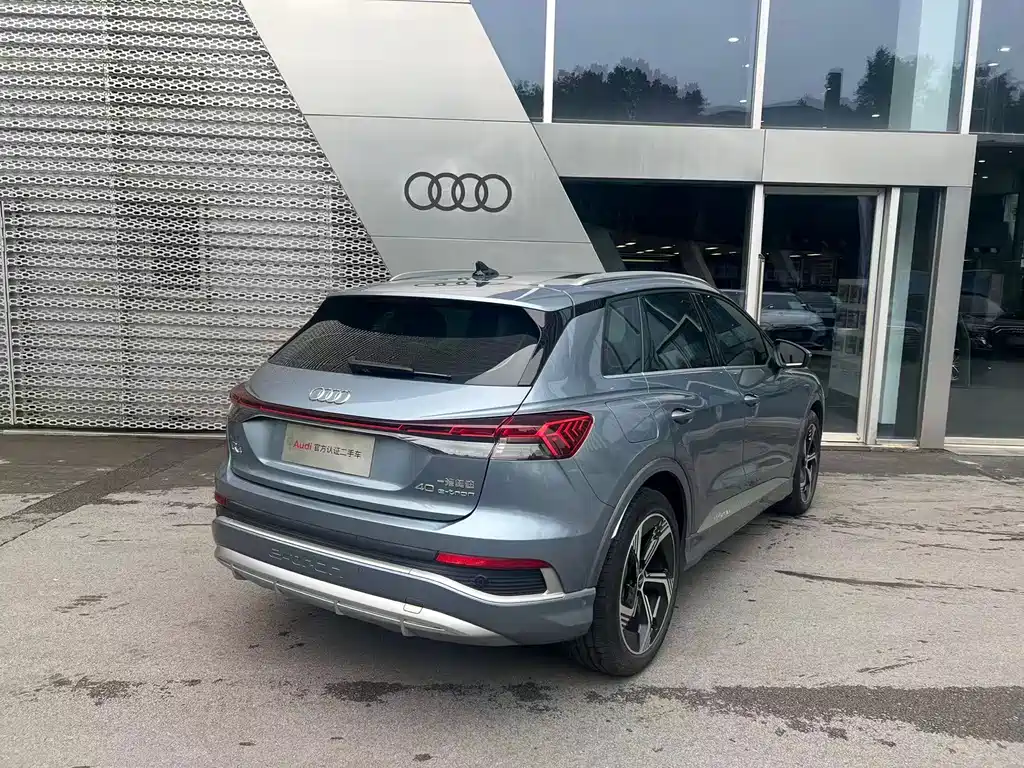 Audi Q4 e-tron 2023 — фото 4