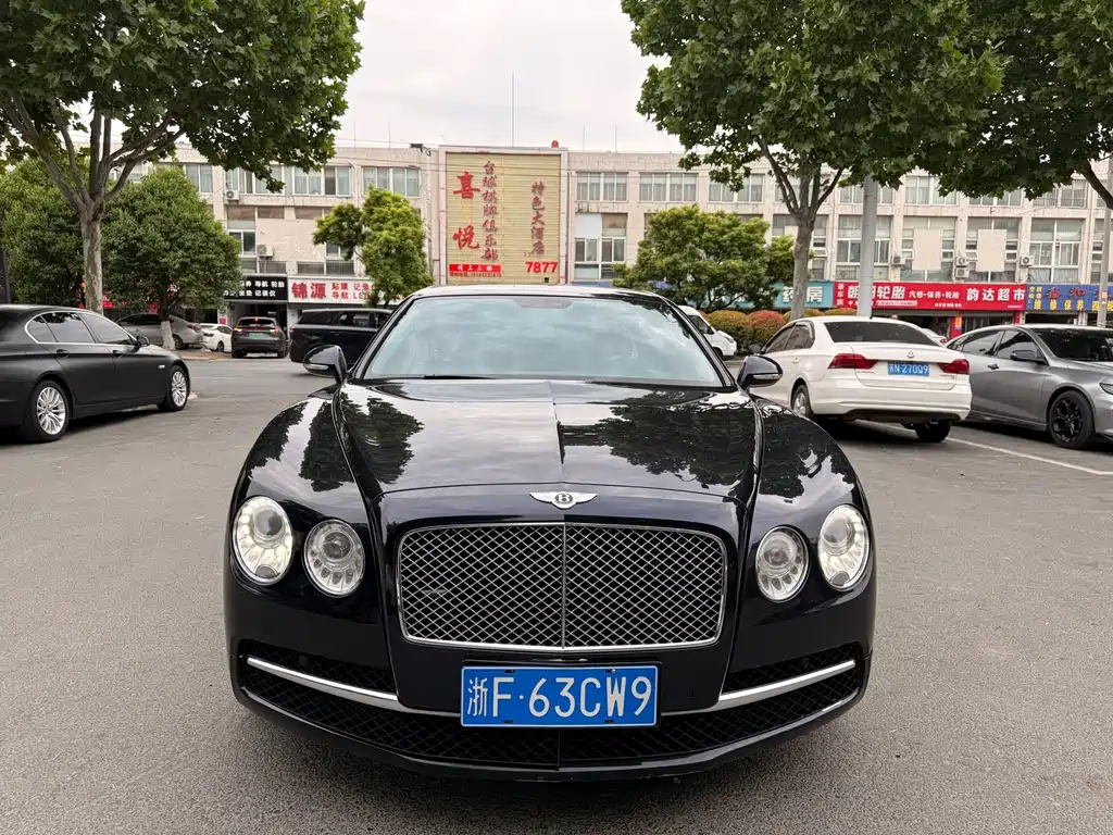 Bentley Flying Spur 2013 — фото 1