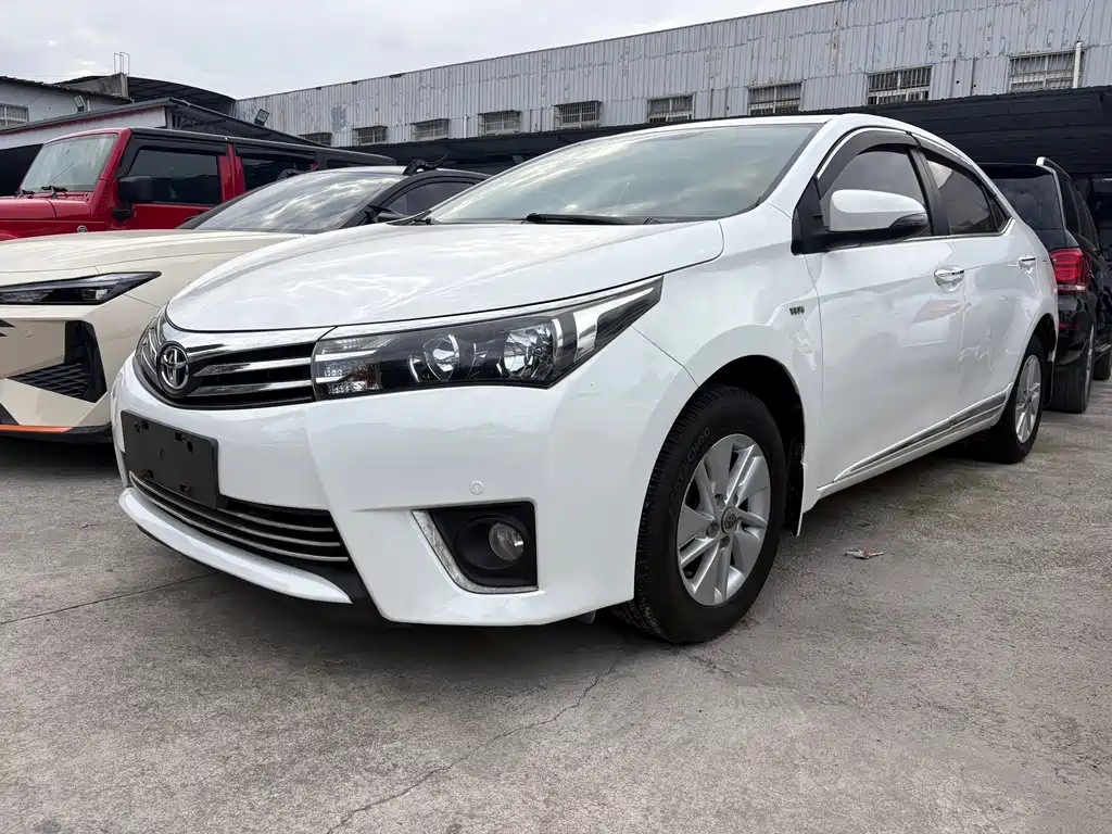 Toyota Corolla 2015 — фото 1