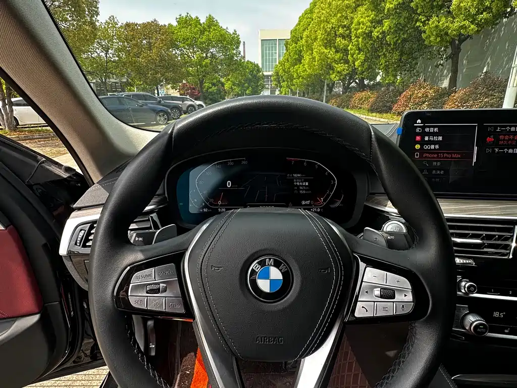 BMW 5 Series 2023 — фото 14