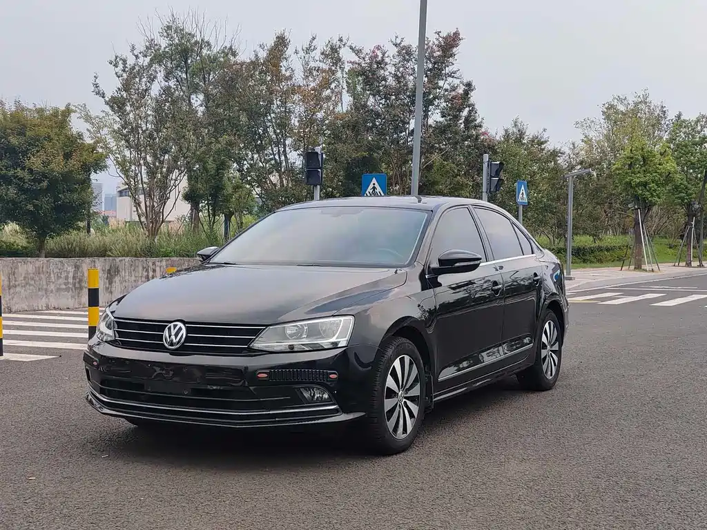Volkswagen Sagitar 2018
