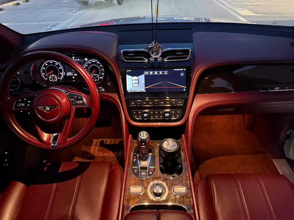 Bentley Bentayga 2019 — фото 9