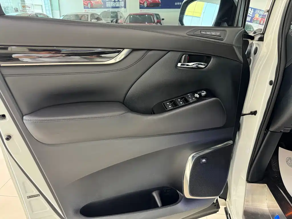 Toyota Alphard 2019 — фото 6