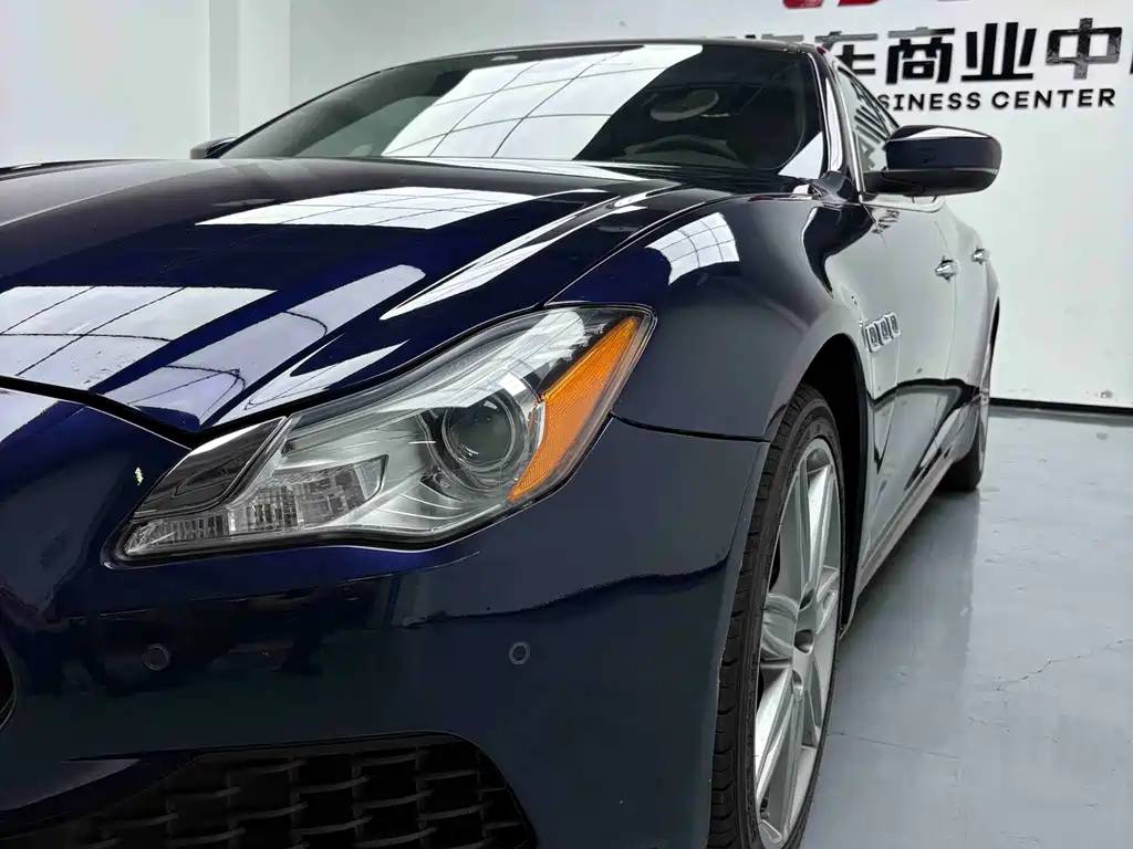 Maserati Quattroporte 2018 — фото 10