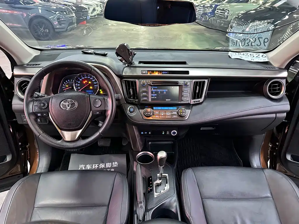 Toyota RAV4 2015 — фото 12