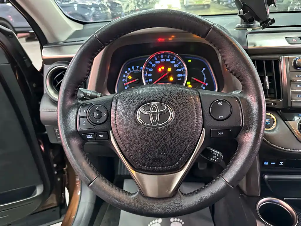 Toyota RAV4 2015 — фото 13