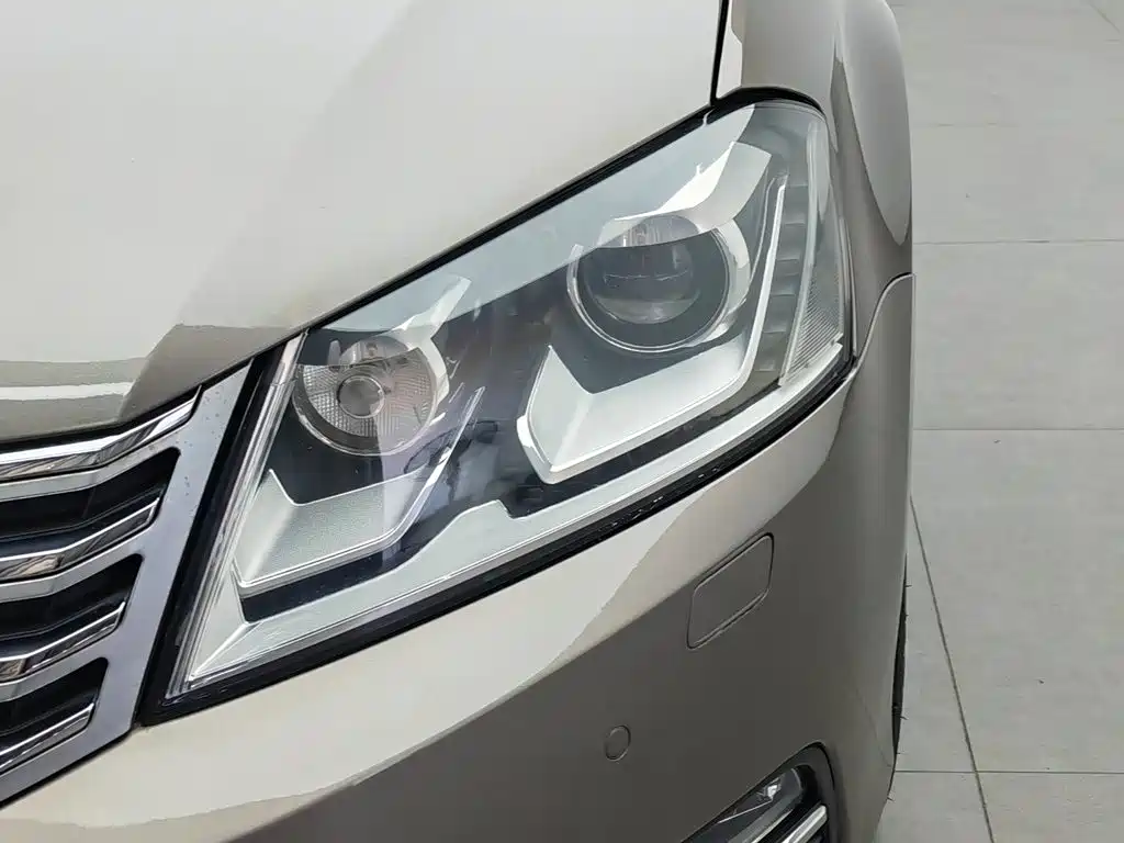 Volkswagen Magotan 2013