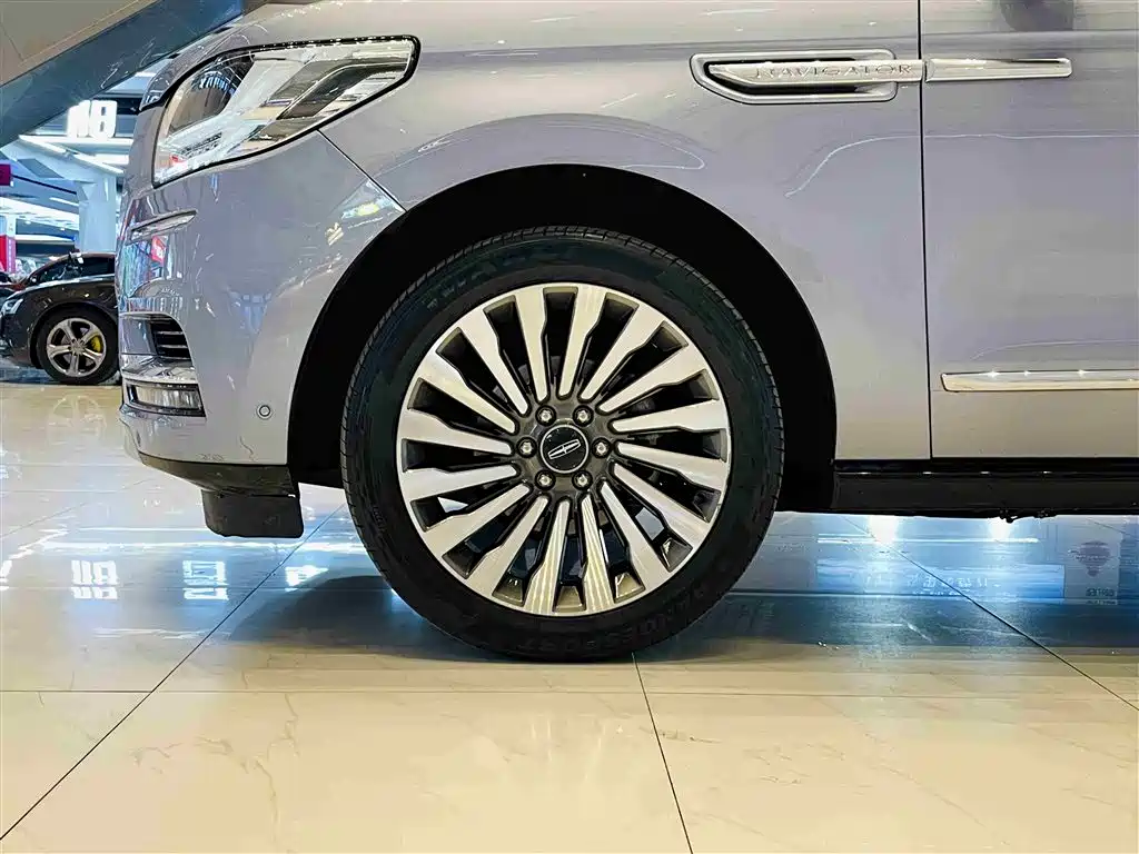 Lincoln Navigator 2019 — фото 20
