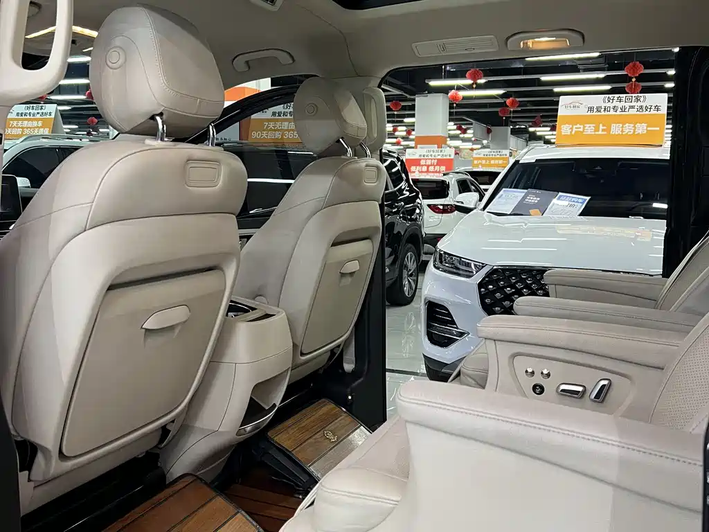 Mercedes-Benz V-Class 2019 — фото 16