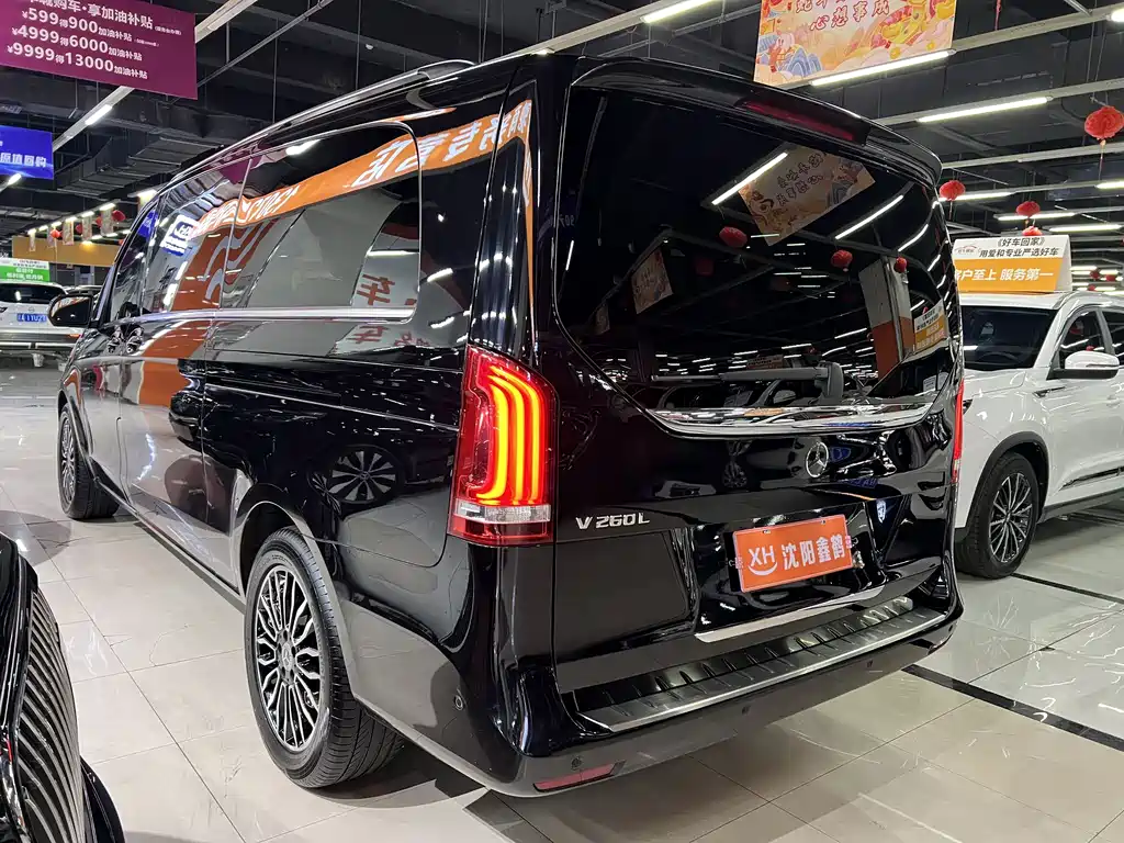 Mercedes-Benz V-Class 2019 — фото 25