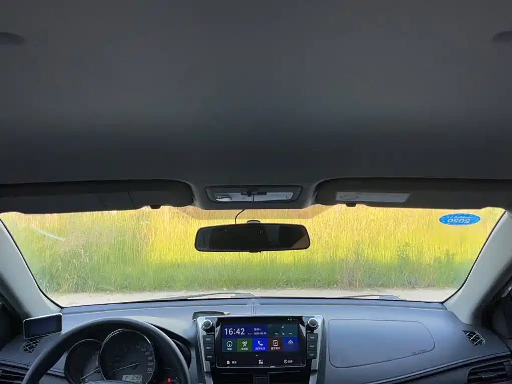 Toyota Yaris L 2017 — фото 15