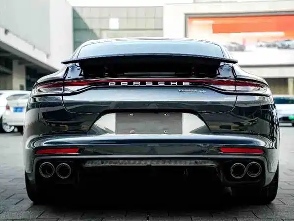 Porsche Panamera 2022