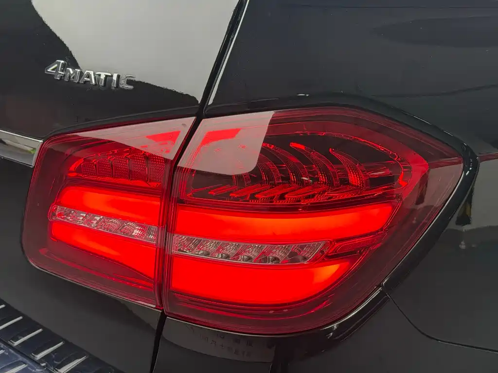 Mercedes-Benz GLS 2018 — фото 28