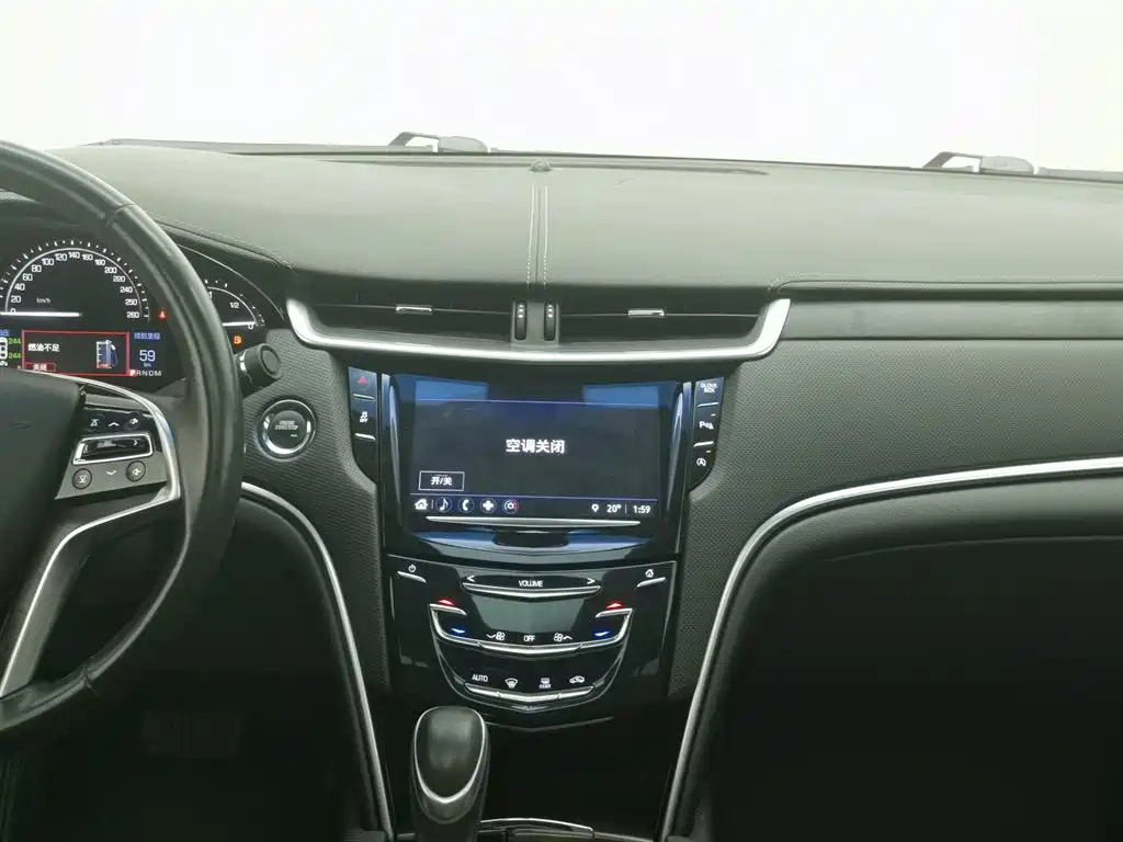 Cadillac XTS 2018 — фото 12