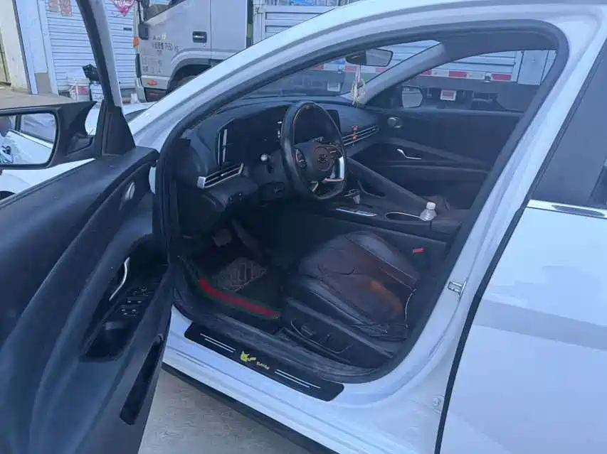 Hyundai Elantra 2022