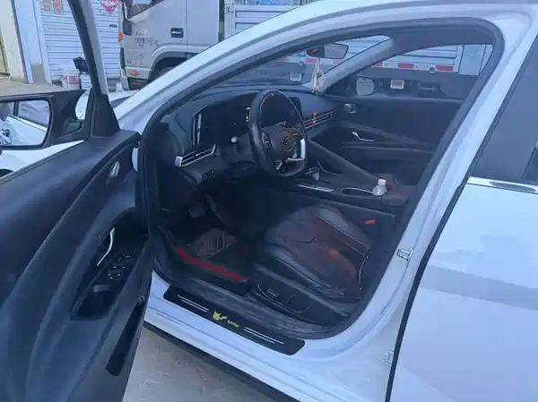 Hyundai Elantra 2022
