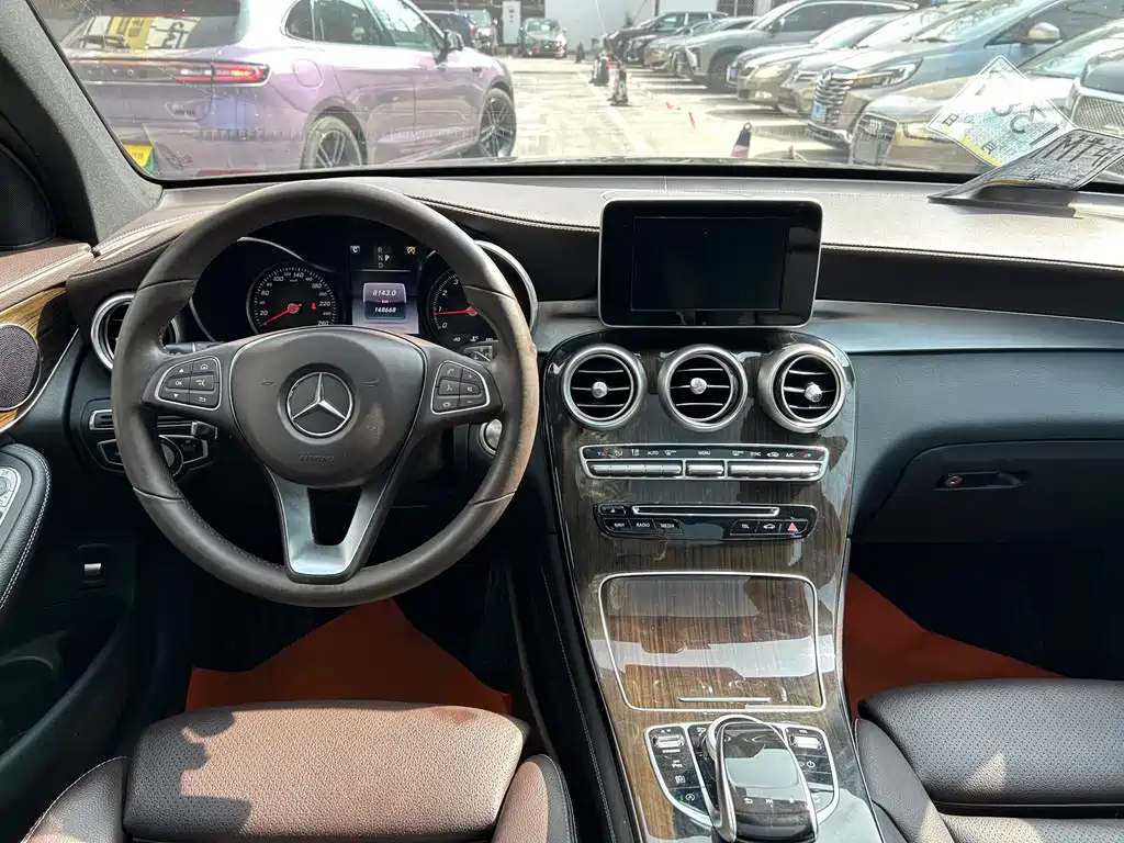 Mercedes-Benz GLC 2018 — фото 12