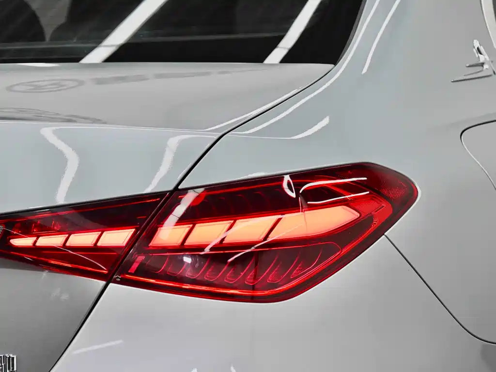 Mercedes-Benz C-Class 2024 — фото 6