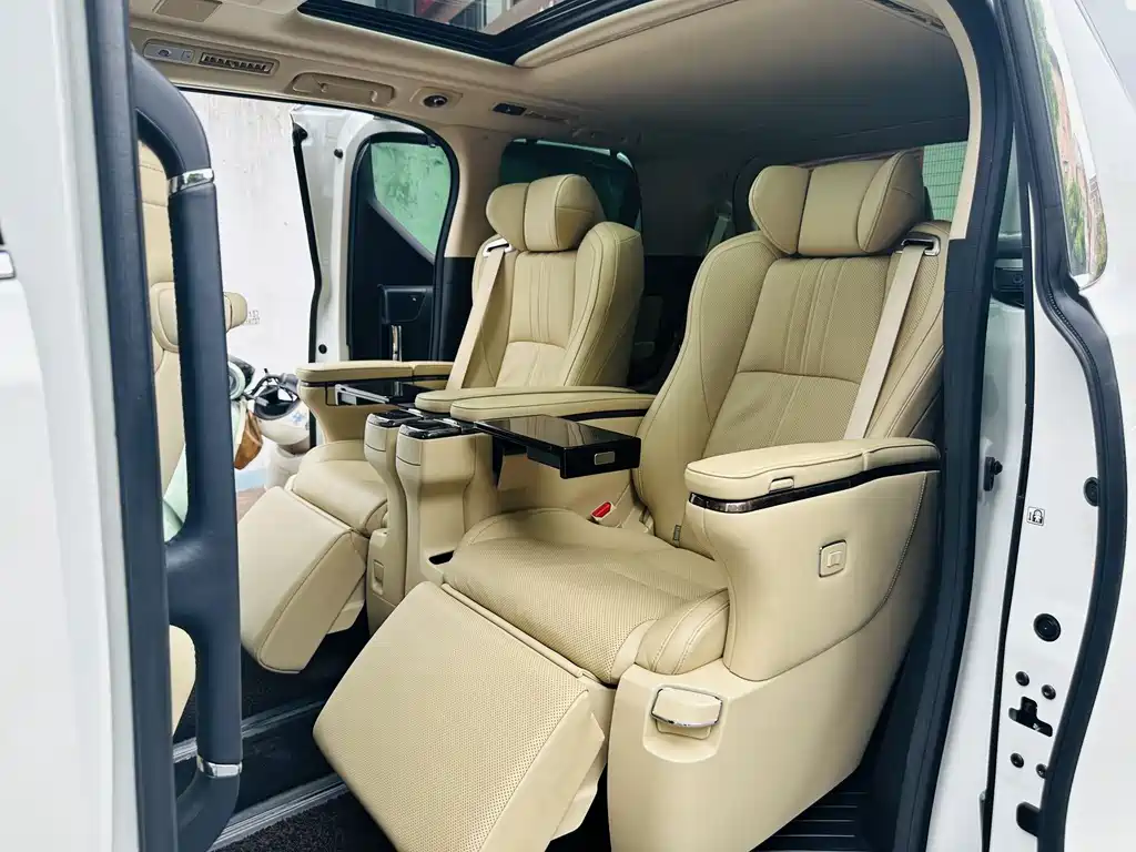 Toyota Alphard 2023 — фото 9