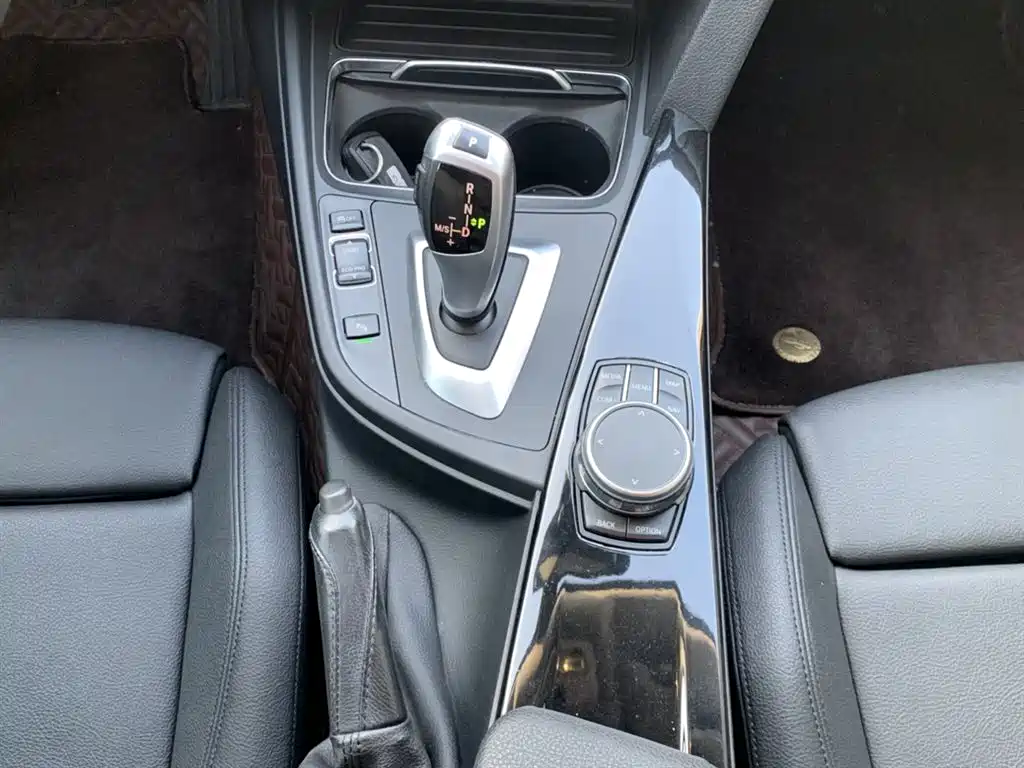 BMW 3 Series 2019 — фото 14