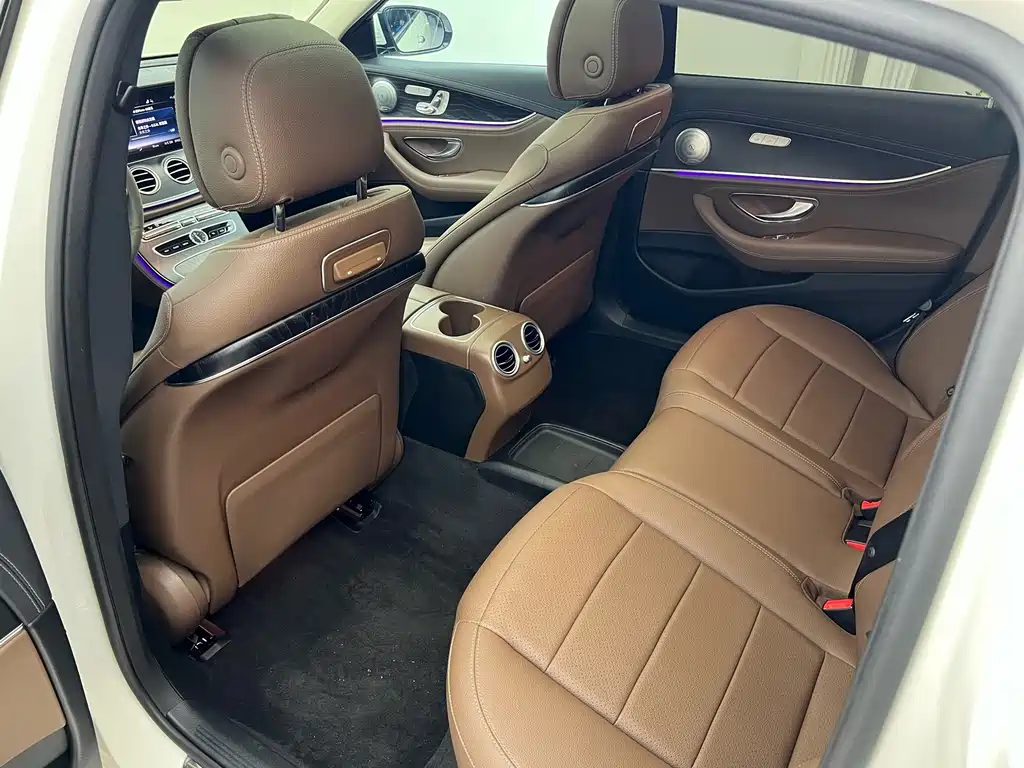 Mercedes-Benz E-Class 2019 — фото 16