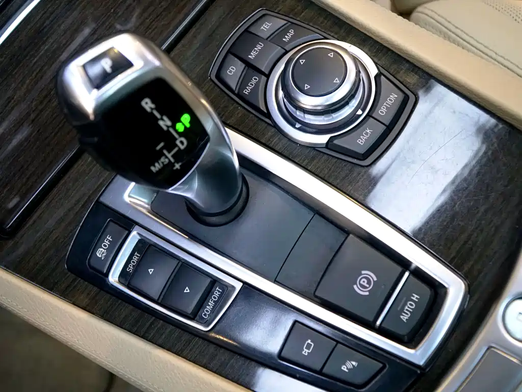 BMW 7 Series 2012 — фото 19