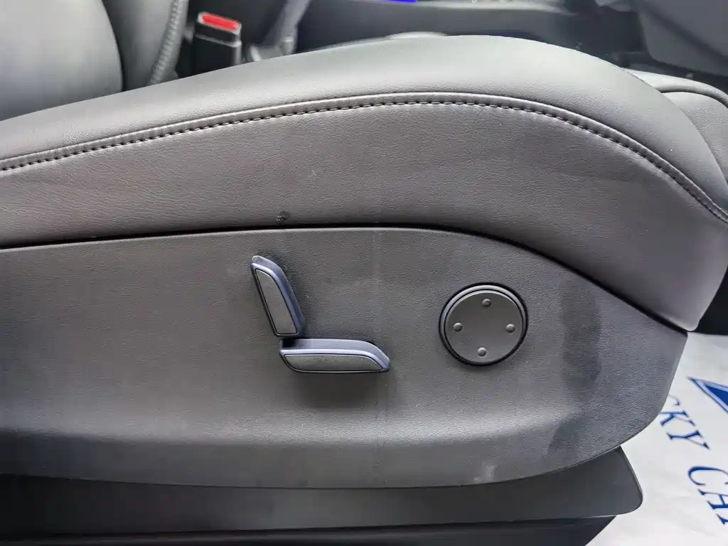 Tesla Model X 2018 — фото 16