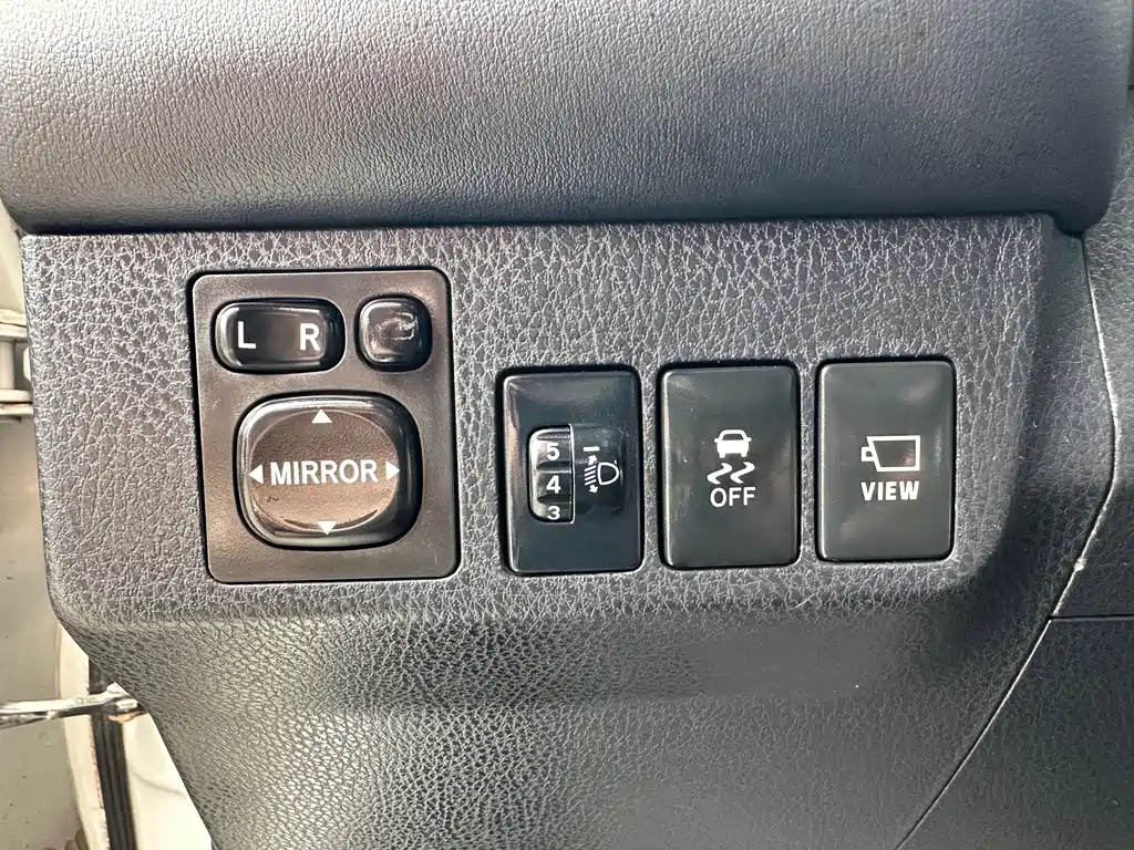 Toyota RAV4 2017 — фото 17