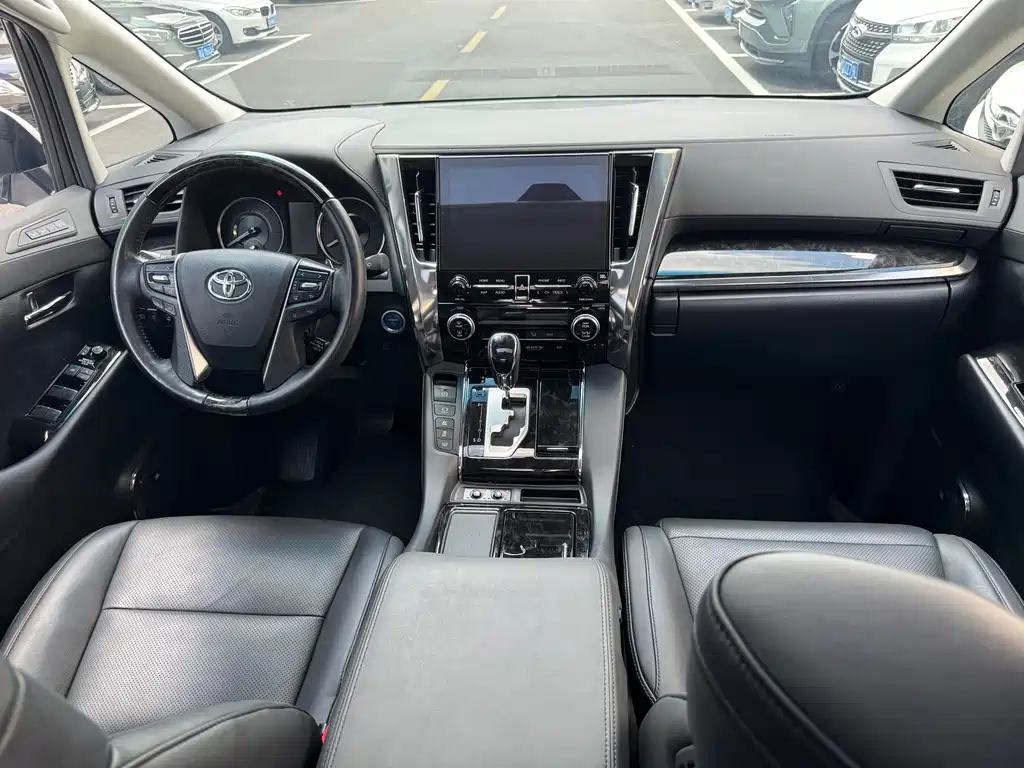 Toyota Vellfire 2023 — фото 14