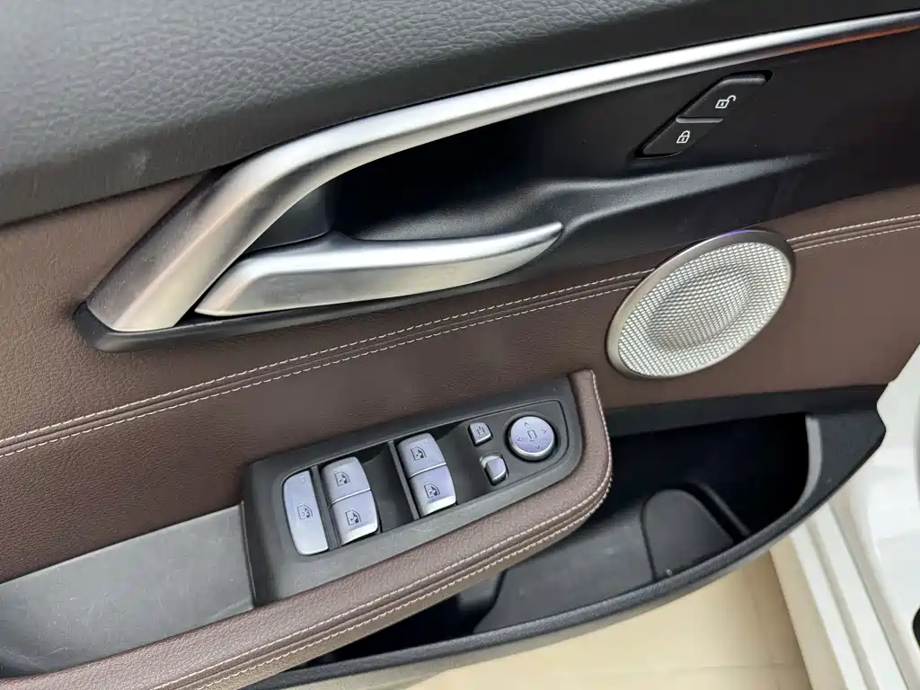 BMW 1 Series 2023 — фото 10