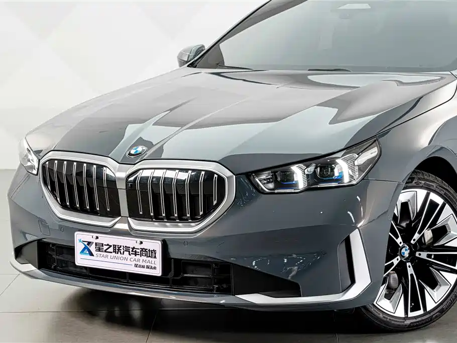 BMW 5 Series 2025