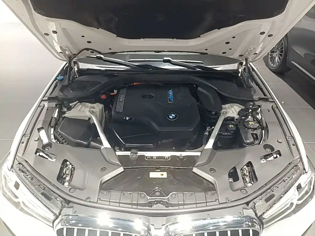 BMW 5 Series New Energy 2021 — фото 20
