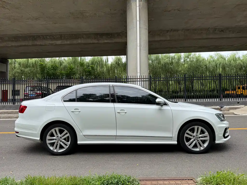 Volkswagen Sagitar 2019