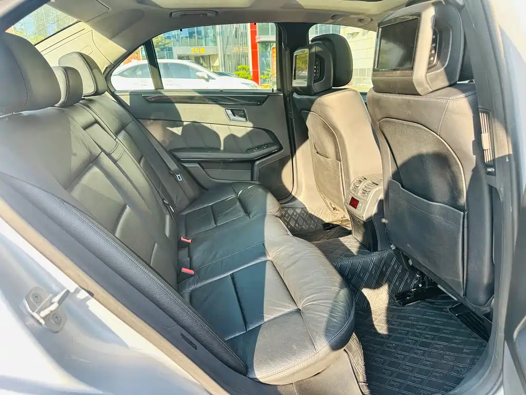 Mercedes-Benz E-Class 2010 — фото 17
