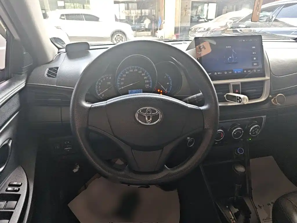 Toyota Yaris L 2018 — фото 11