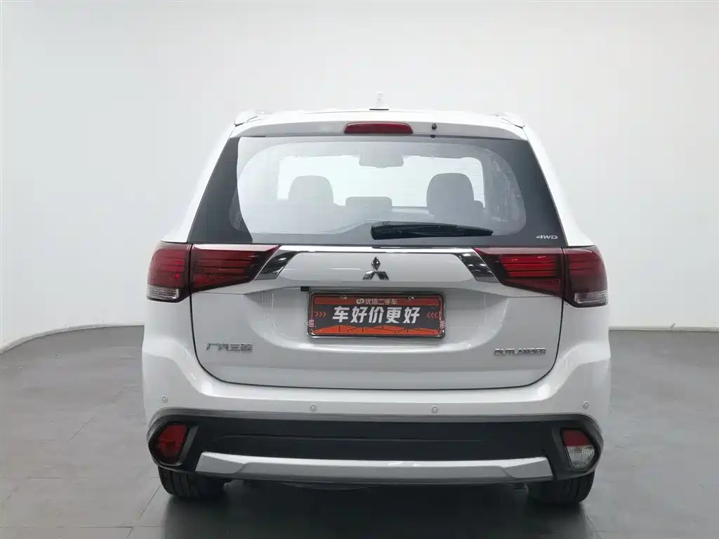 Mitsubishi Outlander 2018 — фото 4