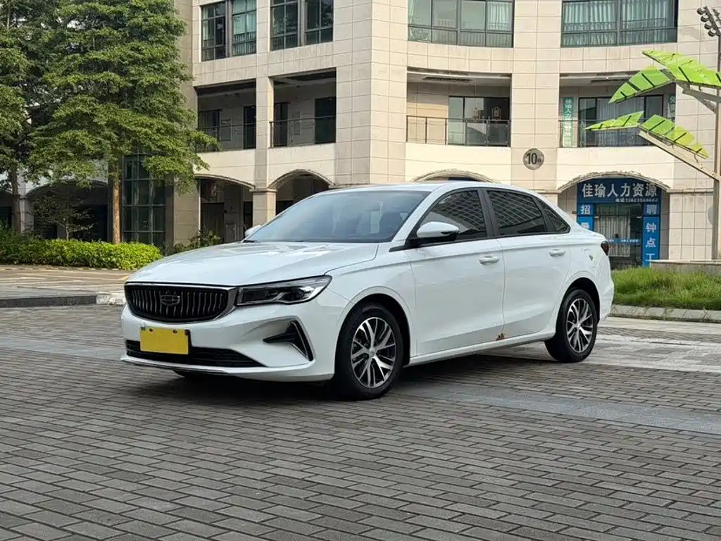 Geely Emgrand 2022