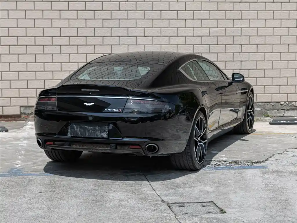 Aston Martin Rapide 2019 — фото 4