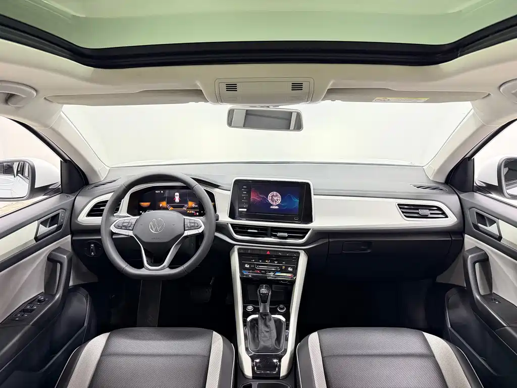 Volkswagen T-Roc 2023 — фото 11