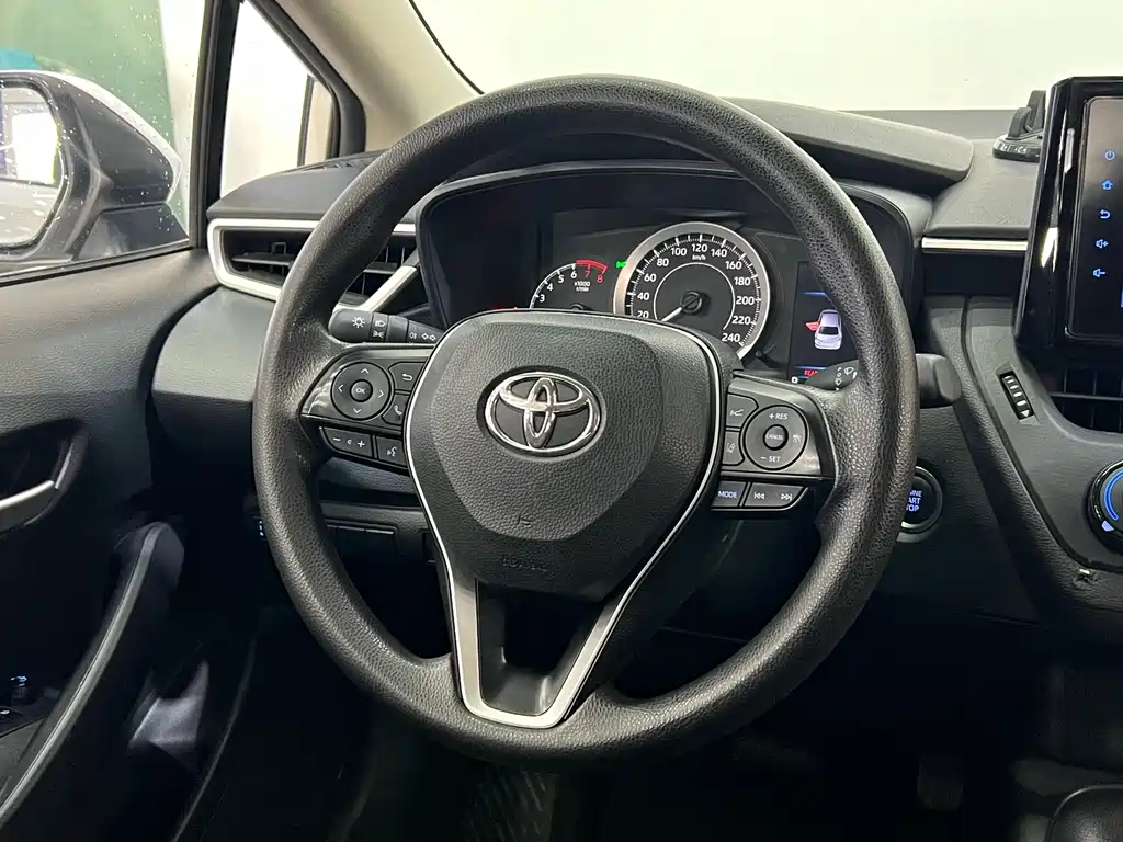 Toyota Corolla 2023 — фото 12