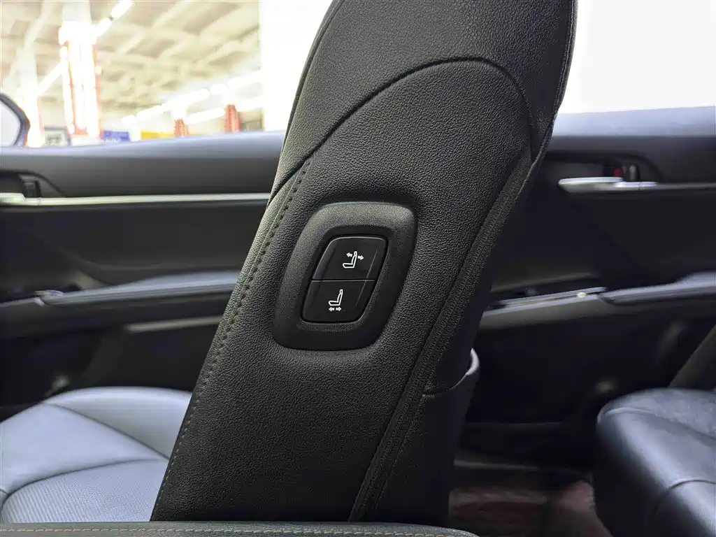 Toyota Camry 2023 — фото 12