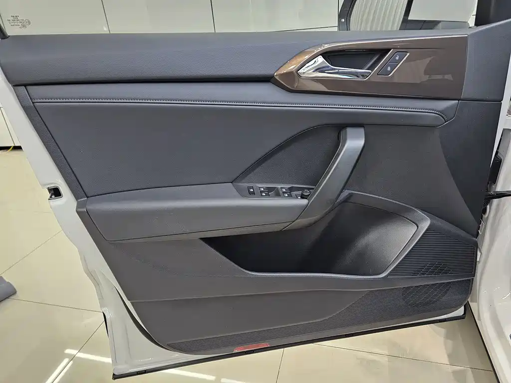 Volkswagen Tharu 2023 — фото 14