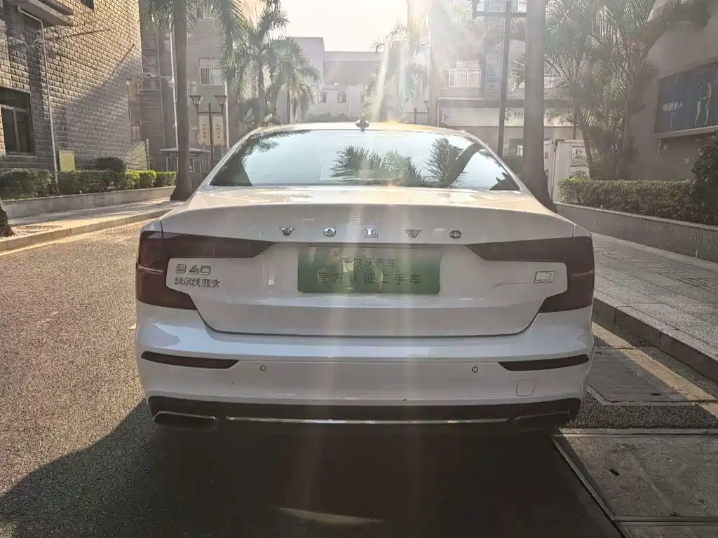 Volvo S60 Plug-In Hybrid 2021 — фото 10
