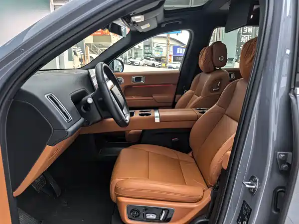 Li Auto L8 2025