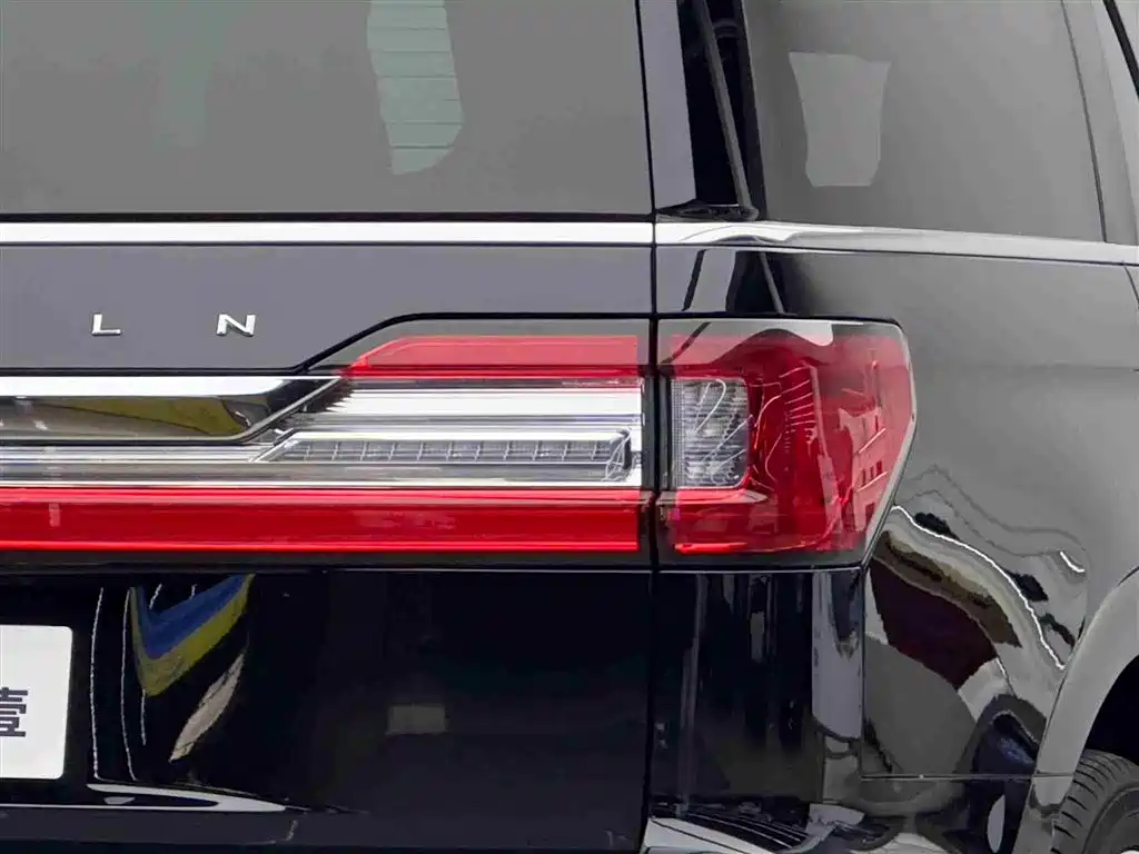 Lincoln Navigator 2022 — фото 18