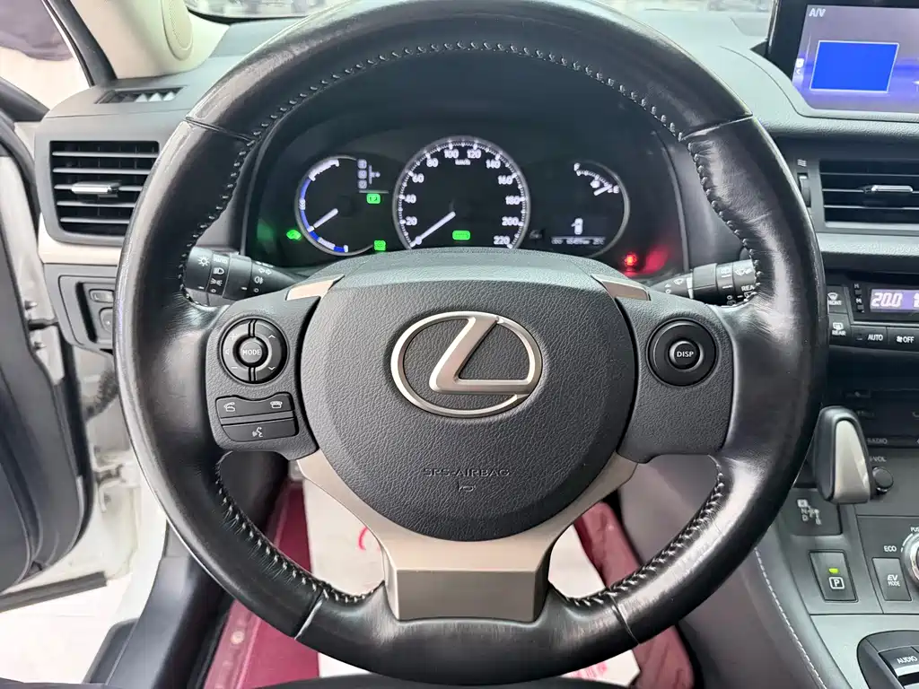 Lexus CT 2017 — фото 12