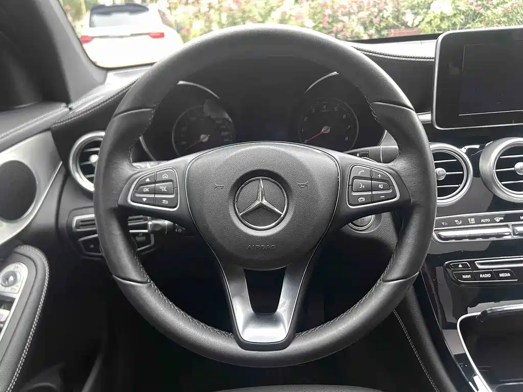 Mercedes-Benz GLC 2018 — фото 14