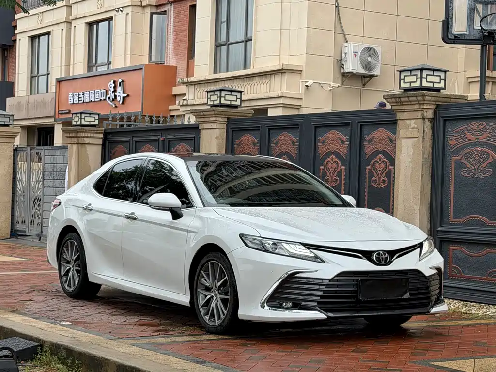 Toyota Camry 2021 — фото 3